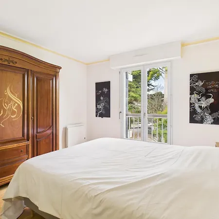 200m De La De La Baule, 4 Adultes 1 Enfant *