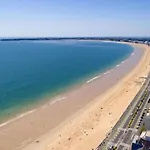 200m De La De La Baule, 4 Adultes 1 Enfant