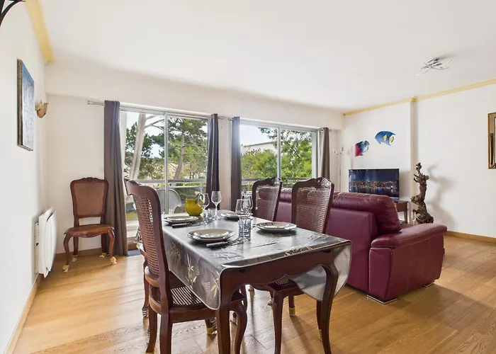 200m De La De La Baule, 4 Adultes 1 Enfant *