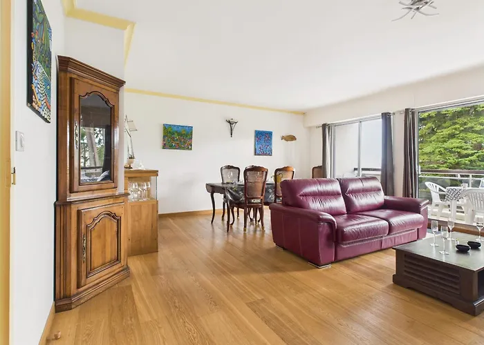 200m De La De La Baule, 4 Adultes 1 Enfant *