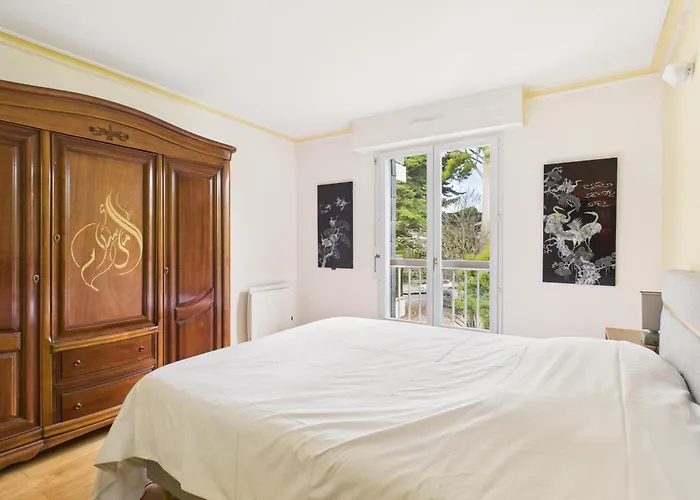 200m De La De La Baule, 4 Adultes 1 Enfant *