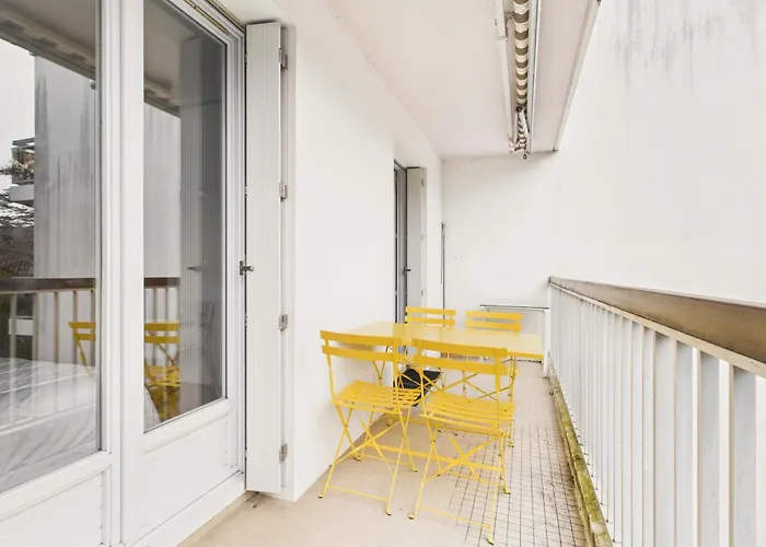 200m De La De La Baule, 4 Adultes 1 Enfant