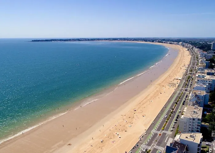 200m De La De La Baule, 4 Adultes 1 Enfant